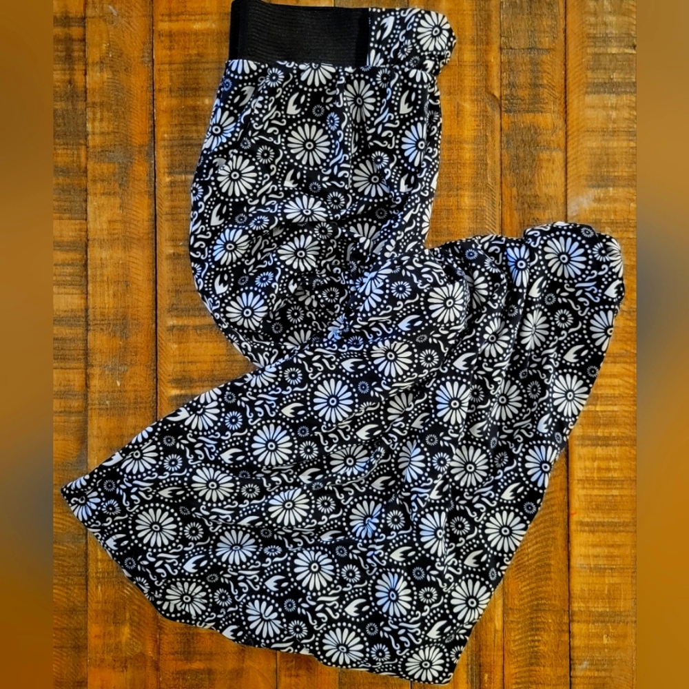 💵3/$20 Funky Flower Print Flare Light Stretch Pant SZ O/S